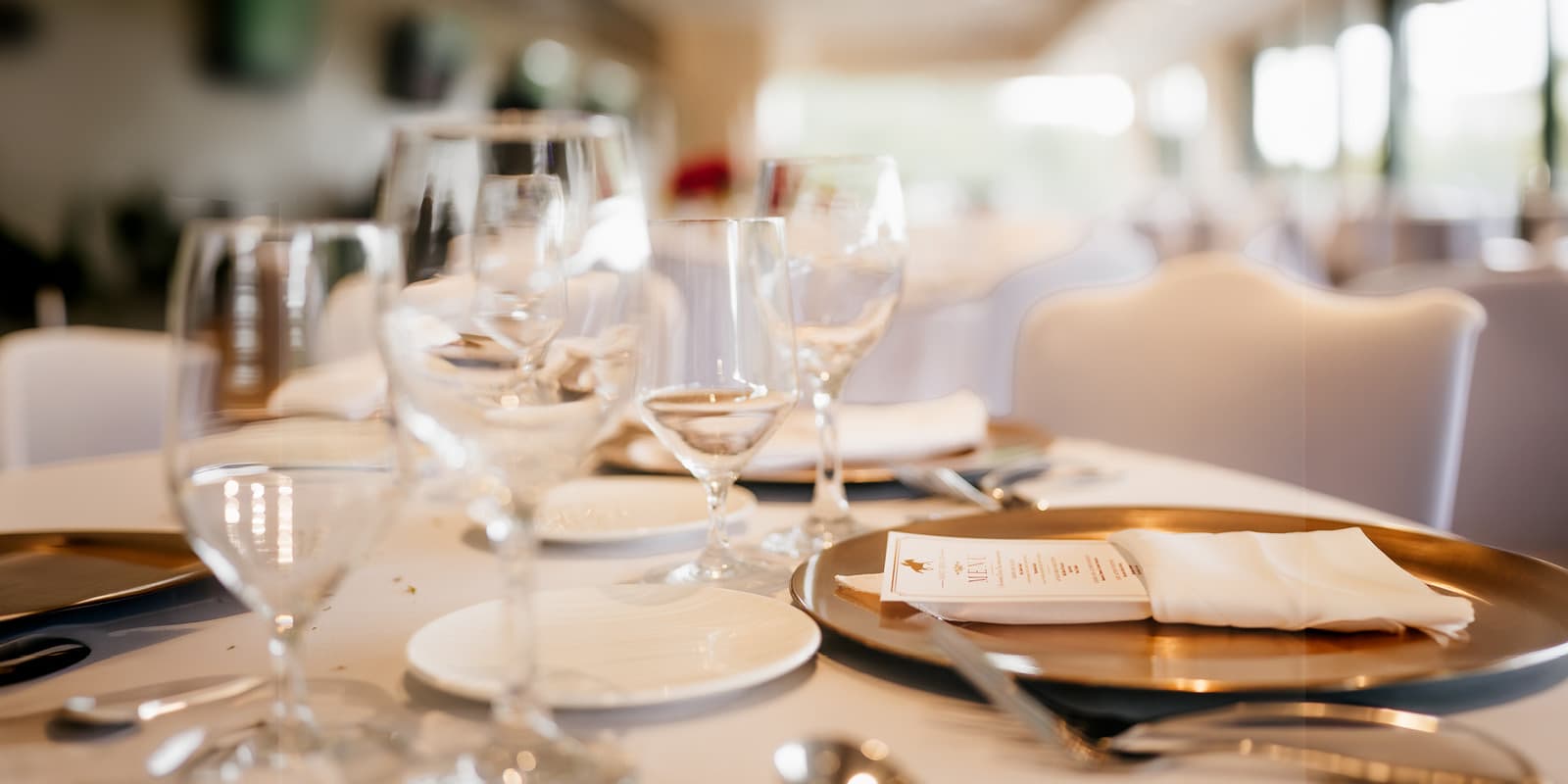 Table showing glassware, linens, and cutlery