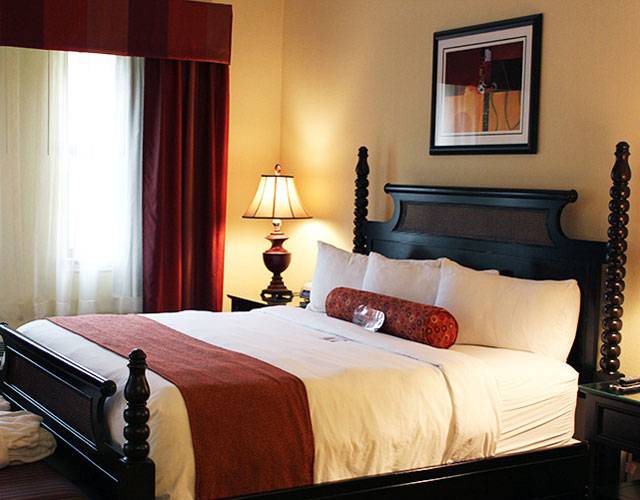 Executive Suite with 1 King Bed Hotel Room | Mardi Gras Casino & Resort Cross Lanes, WV